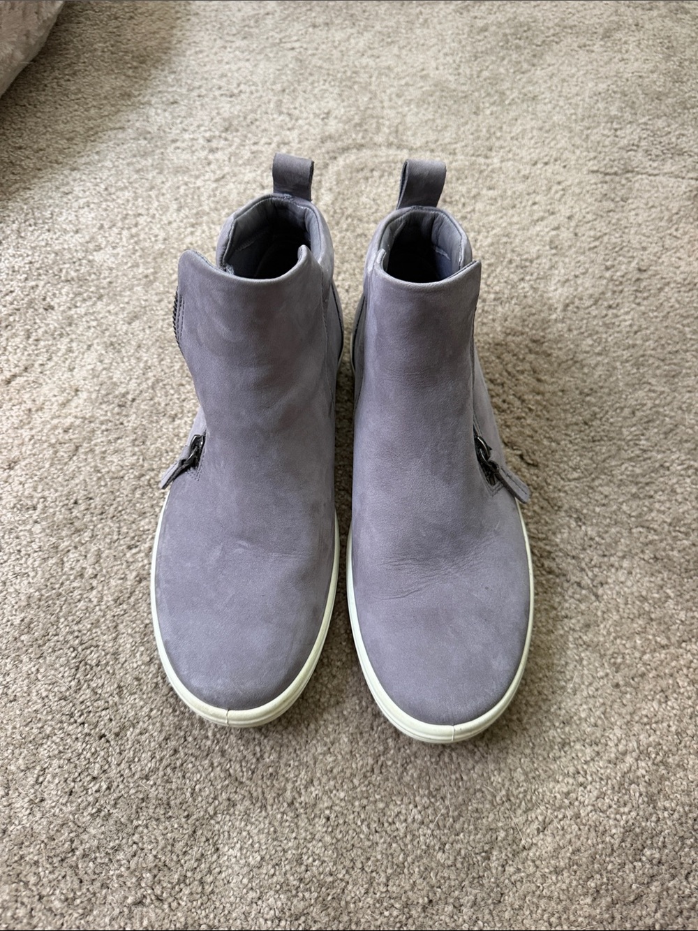 Women’s Ecco ankle Boots in Light Gray Suede - Casual Zip Ankle Style